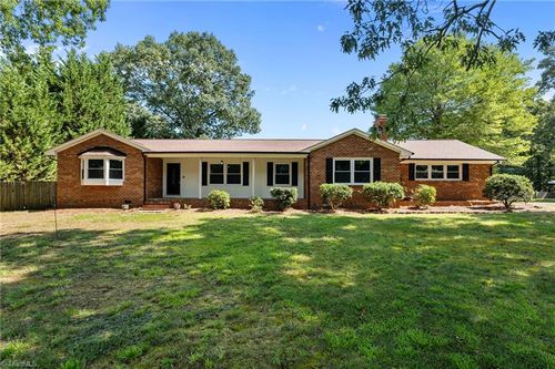 1107 Ferndale Dr, Thomasville, NC, 27360-5609 | Card Image