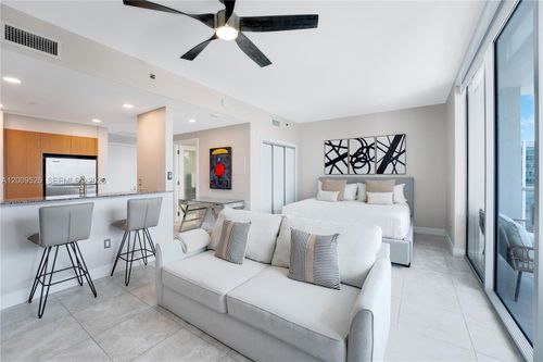 3209-1060 Brickell Ave, Miami, FL, 33131-3925 | Card Image