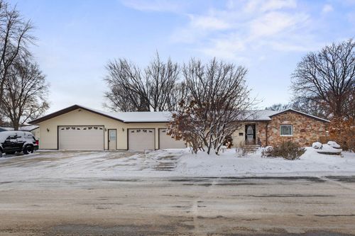 200 Griffin Ave Ne, Hutchinson, MN, 55350-1230 | Card Image