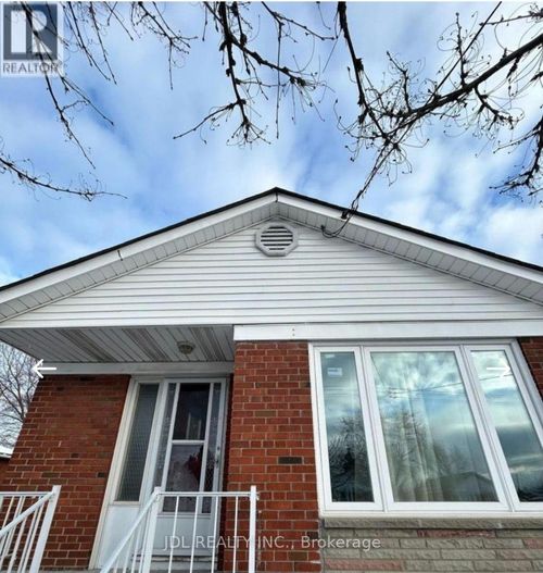 8 Highwood Ave Avenue, Toronto (Wexford-Maryvale), ON, M1R2E4 | Card Image