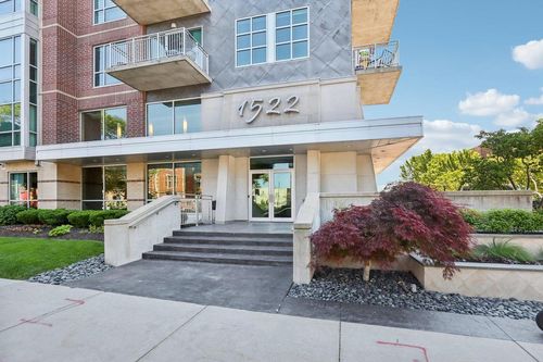 303-1522 N Prospect Avenue, Milwaukee, WI, 53202 | Card Image