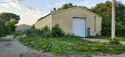 129 Paper Mill St, Waterloo, IA, 50702-1330 | Card Image