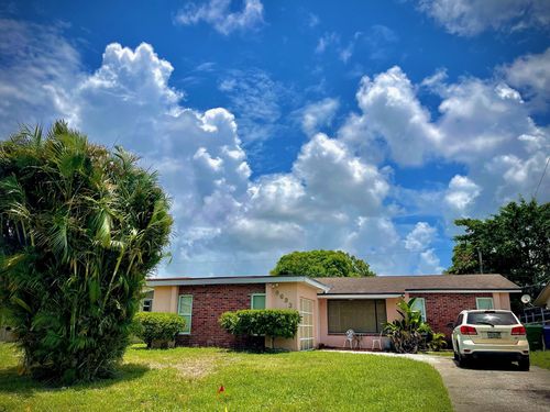8633 N Sutton Dr, Miramar, FL, 33025-2549 | Card Image