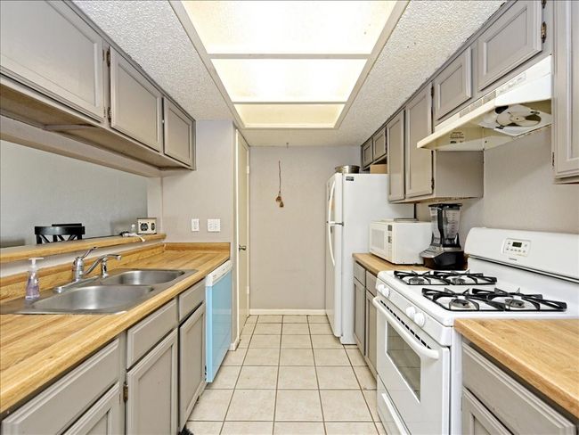 Not actual unit, similar layout. Kitchen. | Image 6