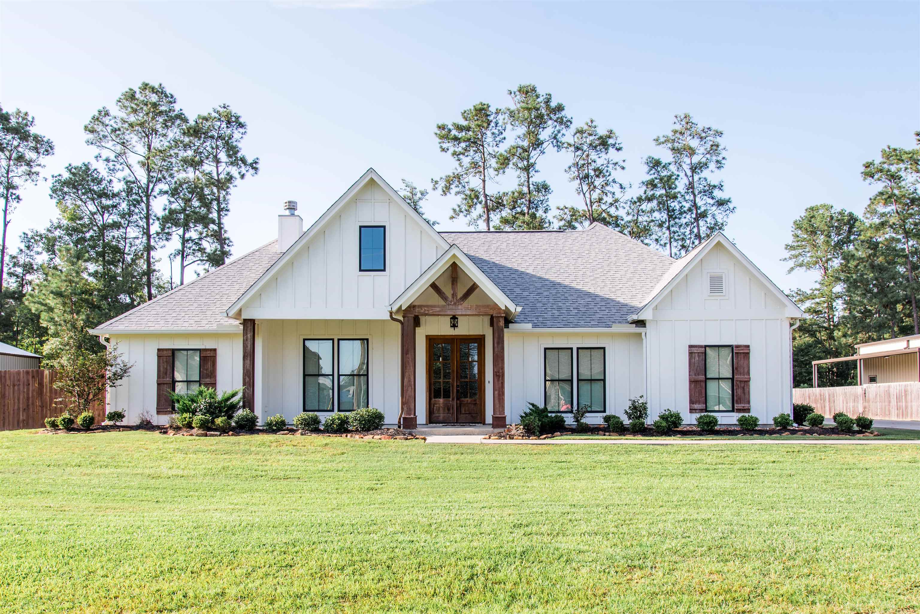 Woodland Cir, Beaumont, TX 77705