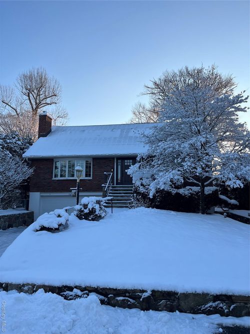 4 Knollwood Rd, Eastchester, NY, 10709-5442 | Card Image