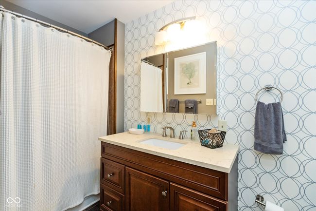 main floor bath | Image 10