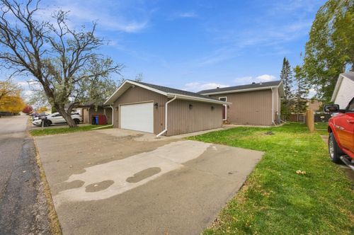 2003 32nd Avenue S, Fargo, ND, 58103 | Card Image