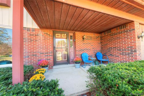 42437 Majestic Ct, Canton, MI, 48188-1136 | Card Image