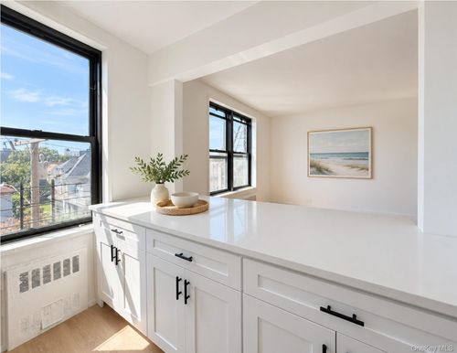 3n-10-40 Neilson Street, New York, NY, 11691 | Card Image