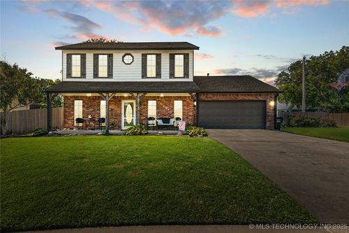 10104 84th Ct, Owasso, OK, 74055-2327 | Card Image