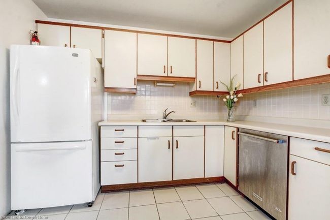 2 - 561 Princess Ave, Townhouse with 3 bedrooms, 3 bathrooms and 2 parking in London ON | Image 10