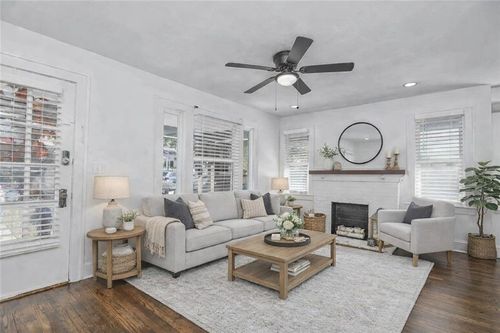 5528 Woodland Ave, Kansas City, MO, 64110-2922 | Card Image