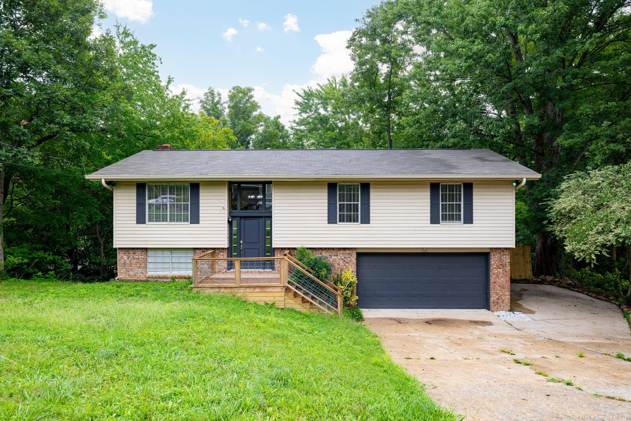 Dunnhill Ln, Hixson, TN 37343