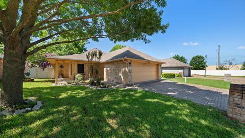 111 Sunglow Loop, Red Oak, TX, 75154-2494 | Card Image