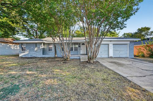 5016 Sabelle Ln, Haltom City, TX, 76117-2368 | Card Image