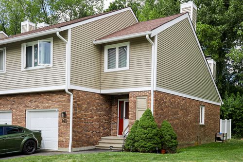 140-140 Hunter Dr, West Hartford, CT, 06107-1017 | Card Image