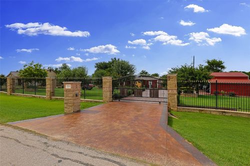 138 Sandy Oak Loop, Bastrop, TX, 78602-3661 | Card Image