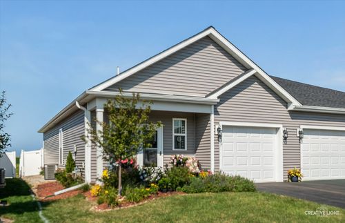 477 S Preston St, Cortland, IL, 60112-4403 | Card Image