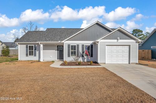 404 Fifth St, Maysville, NC, 28555-9012 | Card Image