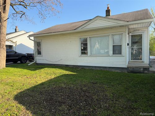 22301 Lange St, Saint Clair Shores, MI, 48080-2870 | Card Image