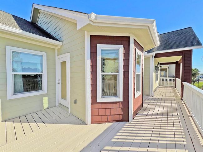 Large deck with views of Galveston Bay | Image 4