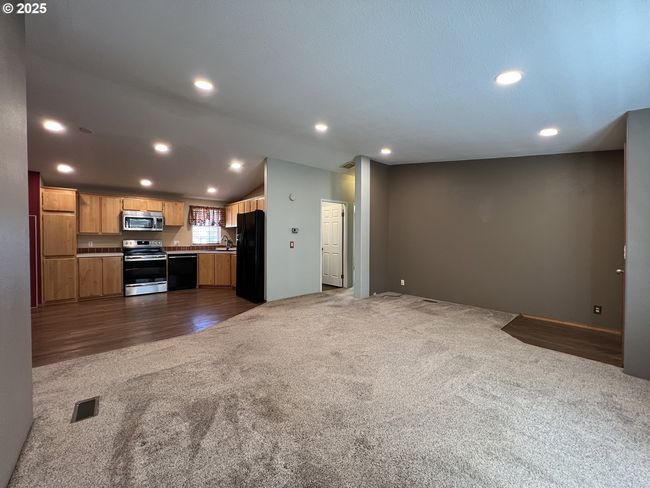 32415 E Loop Rd, House other with 3 bedrooms, 2 bathrooms and null parking in Hermiston OR | Image 14