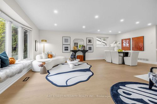 157 Orchard Heights Blvd, Aurora, ON, L4G3A3 | Card Image