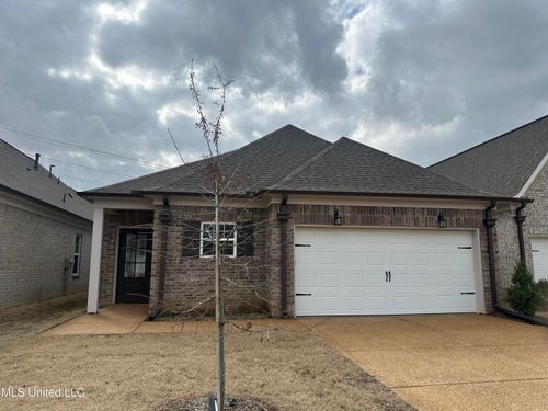 327 Flower Garden Dr, Southaven, MS, 38671-1049 | Card Image