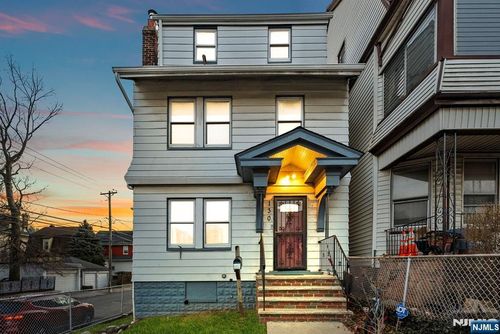 130 Renner Ave, Newark, NJ, 07112-2565 | Card Image