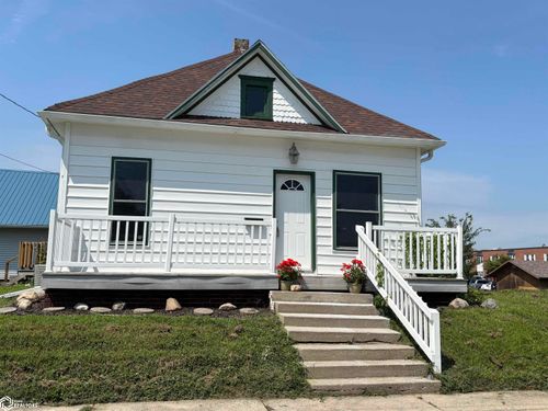 12 N 12th St, Marshalltown, IA, 50158-5402 | Card Image