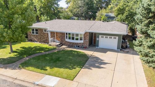801 10th Ave W, Dickinson, ND, 58601-3718 | Card Image