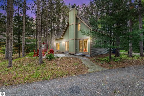 7949 Ottawa Ct, Thompsonville, MI, 49683-9375 | Card Image