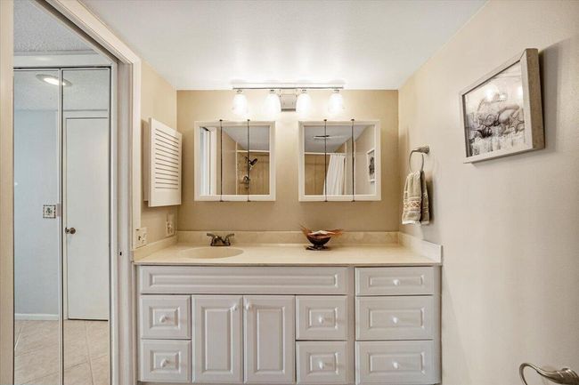 APT-323 - 4100 Highway A1a, Condo with 3 bedrooms, 3 bathrooms and null parking in Hutchinson Island FL | Image 16