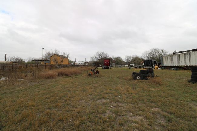 18937 Lagloria Rd, House other with 3 bedrooms, 1 bathrooms and null parking in Elmendorf TX | Image 18