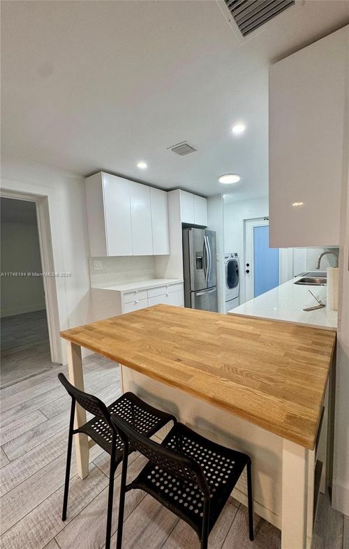 apt-c-705 W Mango St, Lantana, FL, 33462-2758 | Card Image