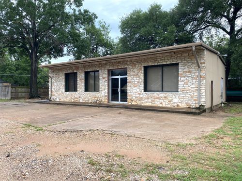 301 Bishop St, Smithville, TX, 78957-1606 | Card Image