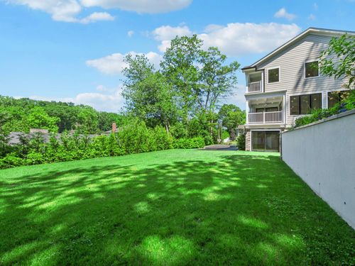 2 Arthur Pl, Woodbury, NY, 11797-1302 | Card Image