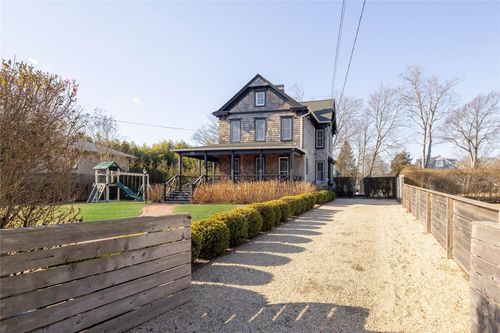 133 6th St, Greenport, NY, 11944-1857 | Card Image
