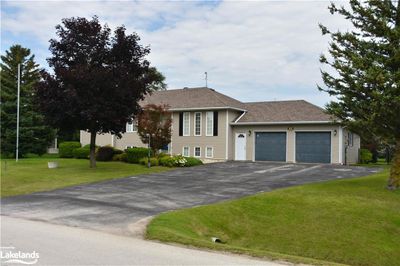 38 Mckean Blvd, House other with 5 bedrooms, 3 bathrooms and 8 parking in Nottawa ON | Image 2