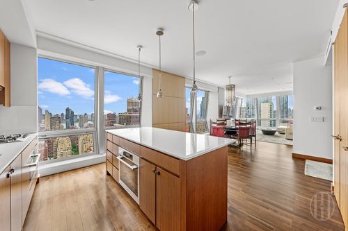 34a-400 5th Ave, New York, NY, 10018-5938 | Card Image