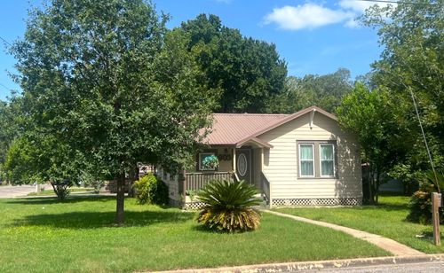903 Bowie St, Columbus, TX, 78934-2331 | Card Image