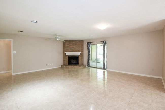 19406 Enchantington Cir, House other with 3 bedrooms, 2 bathrooms and 2 parking in Spring TX | Image 6