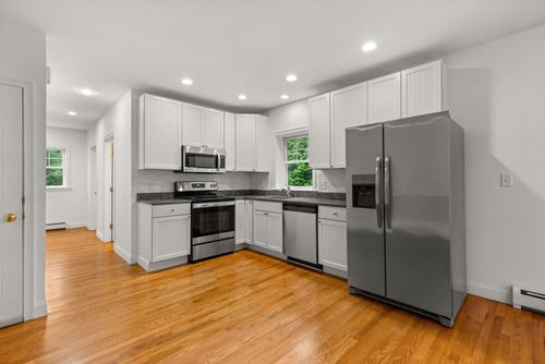 4 Stimson St, Kittery, ME, 03904-1628 | Card Image