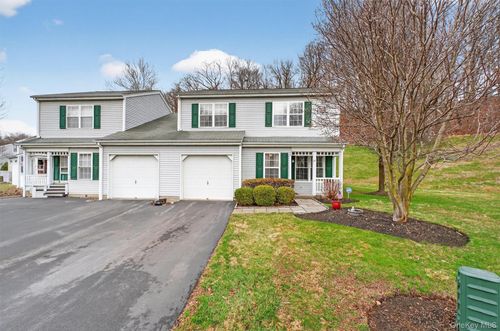 27 Tall Tree Ln, Poughkeepsie, NY, 12601-7207 | Card Image