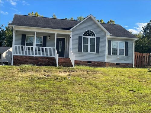 2 Horizon Cir, Thomasville, NC, 27360-3365 | Card Image
