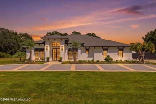 15 Legacy Dr, Picayune, MS, 39466-8198 | Card Image