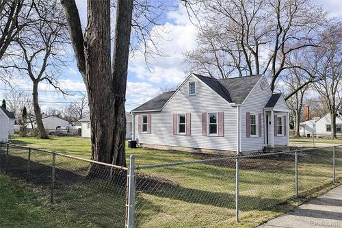 7451 Cavell St, Westland, MI, 48185-2672 | Card Image