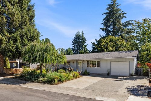 15827 Ne 110th St, Redmond, WA, 98052-2617 | Card Image