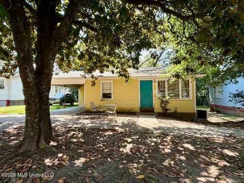 215 S 4th Street, McComb, MS, 39648 | Card Image